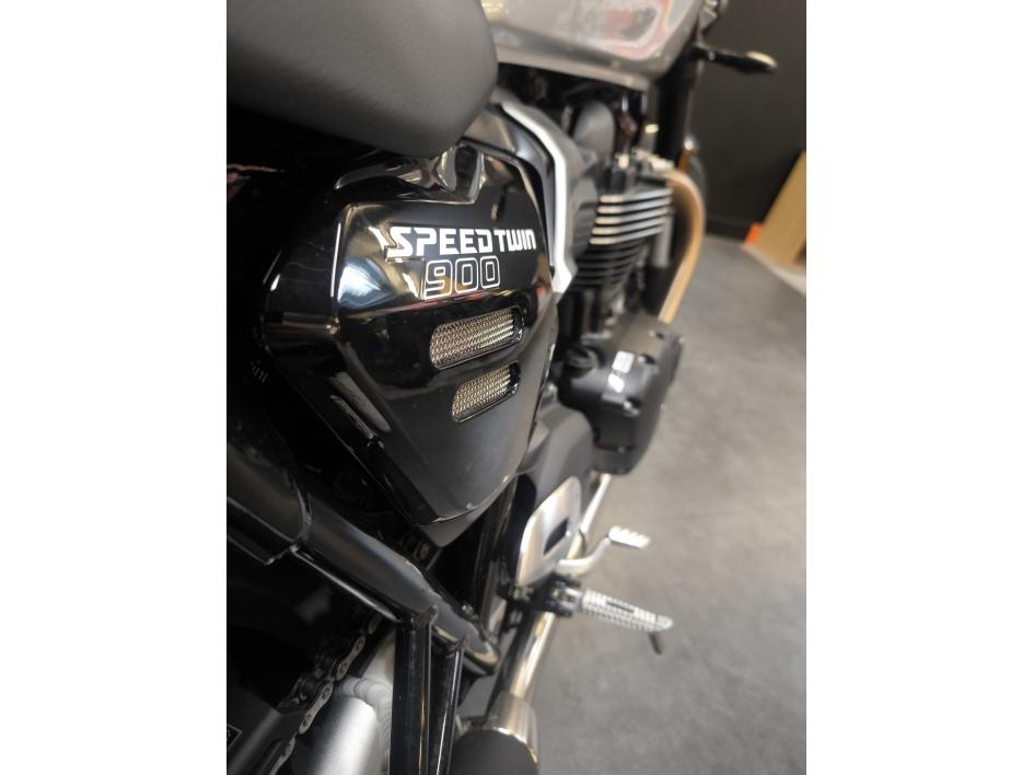 TRIUMPH SPEED TWIN 900