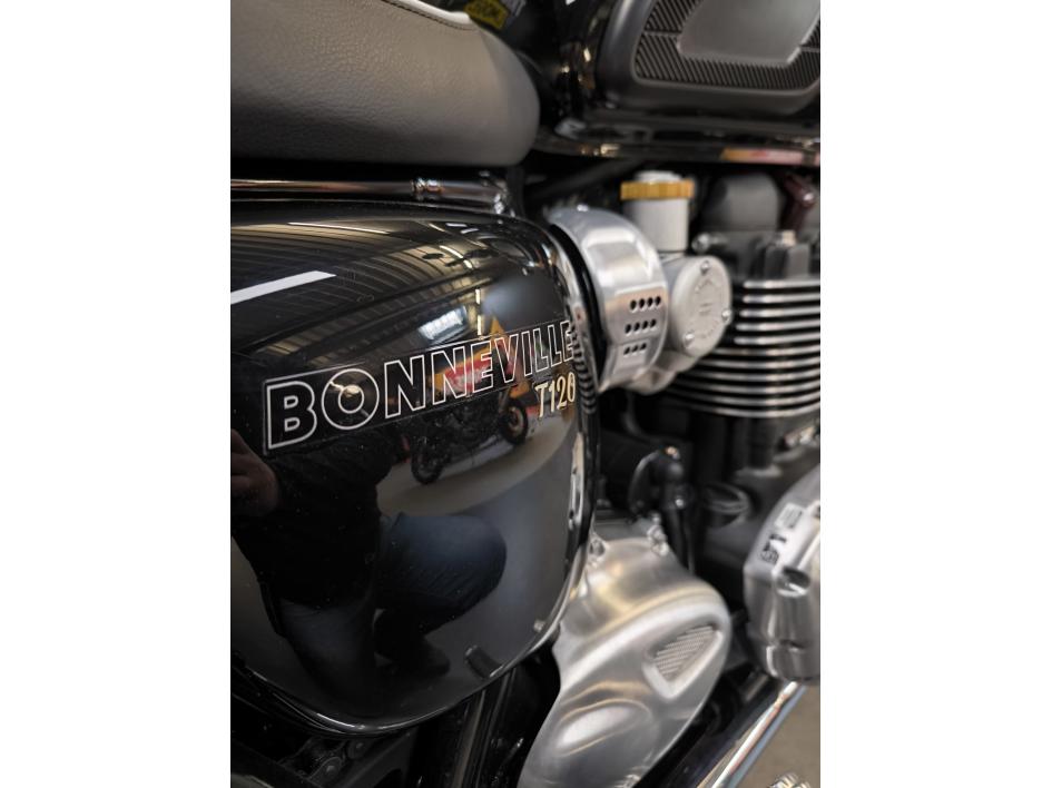 TRIUMPH BONNEVILLE T120 1200