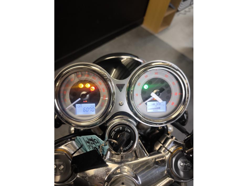 TRIUMPH THRUXTON 1200 RS